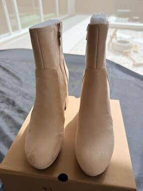 Women's Beige Suede Ankle Boots - Brand Unspecified